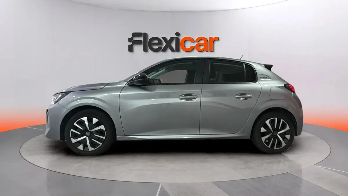 Usado Peugeot 208 Style 110 CV (80 kW) 2025 Gris Utilitario