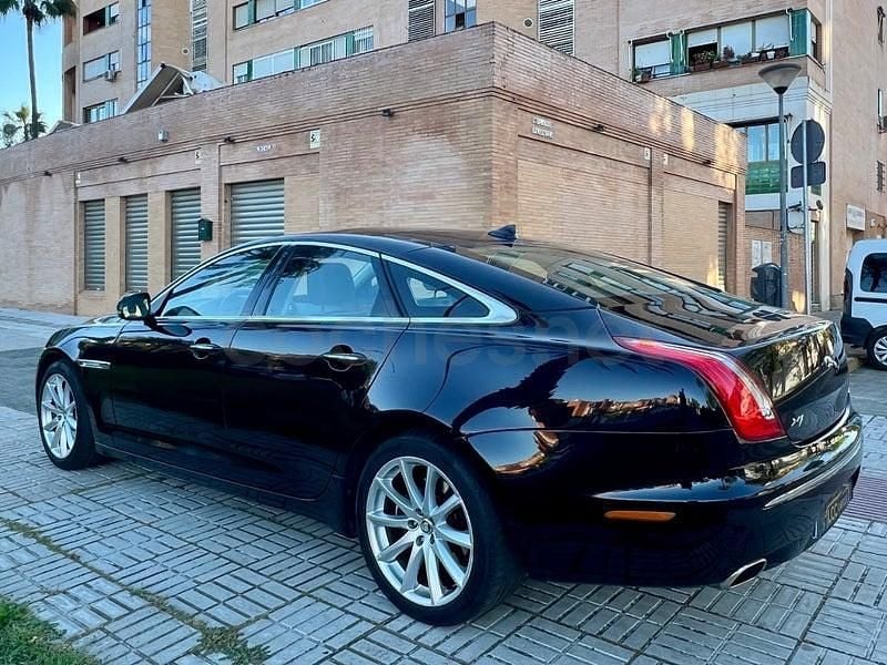 Usado Jaguar XJ Luxury 275 CV (202 kW) 2013 Azul Berlina
