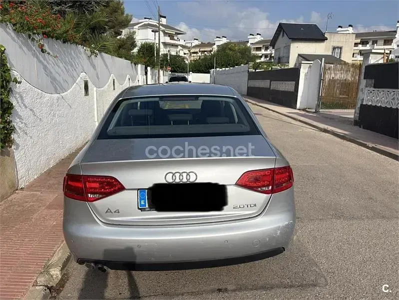 Usado Audi A4 136 CV (100 kW) 2010 Gris / plata Berlina