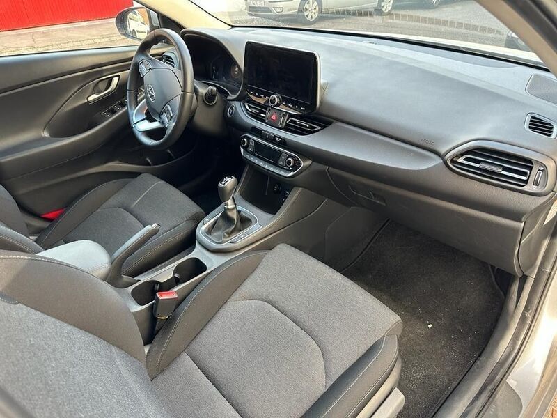 Usado Hyundai i30 120 CV (88 kW) 2023 Gris