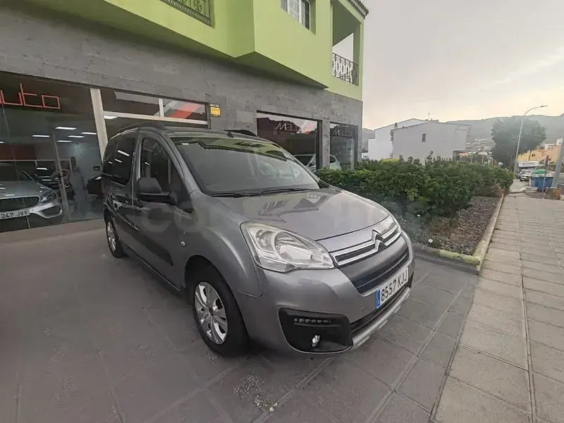Usado Citroën Berlingo Feel 110 CV (80 kW) 2018 Gris / plata Monovolumen