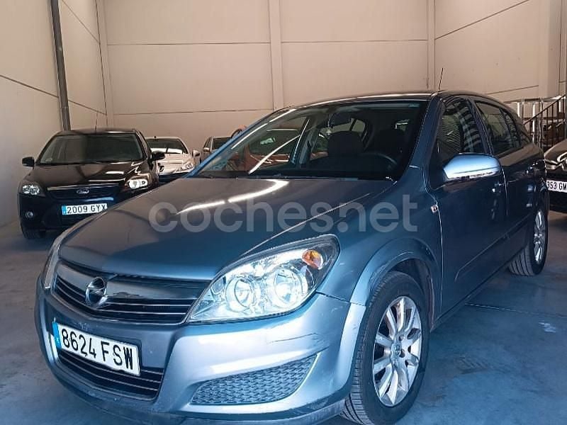 Gris / plata Usado 2007 Opel Astra Enjoy Berlina | 2990 € (Buen precio) - Imagen 1/4