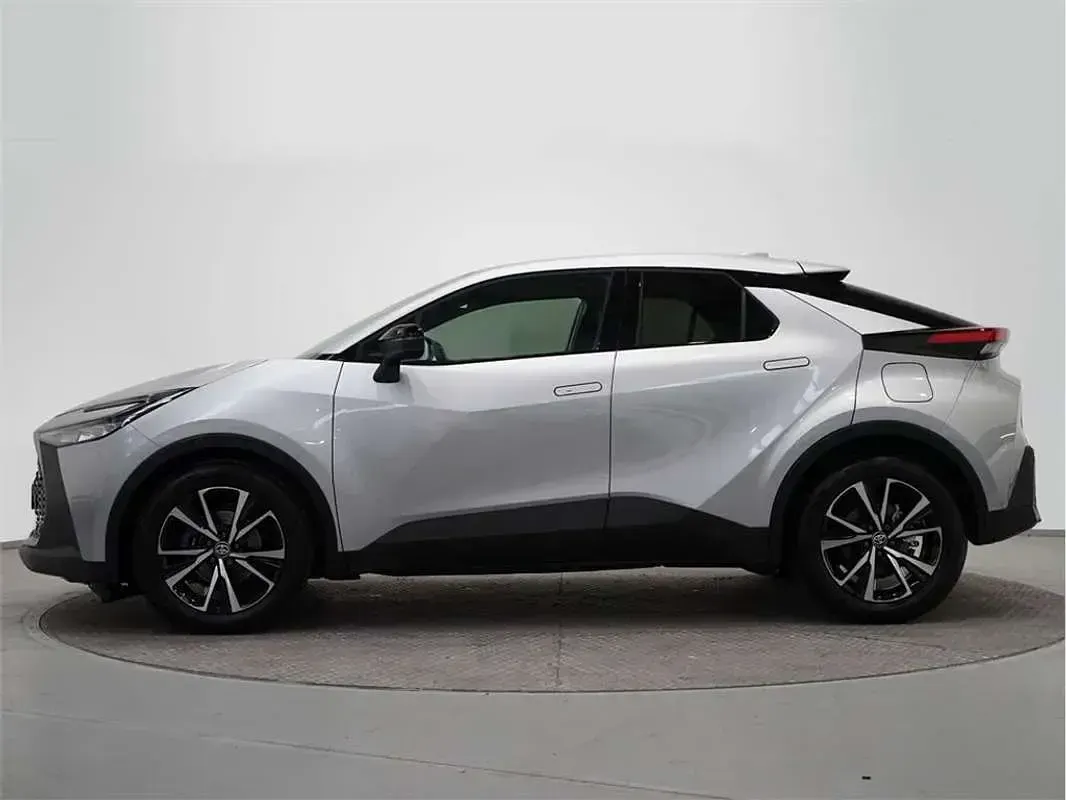 Begagnad Toyota C-HR Advance 140 HK (102 kW) 2024 SUV