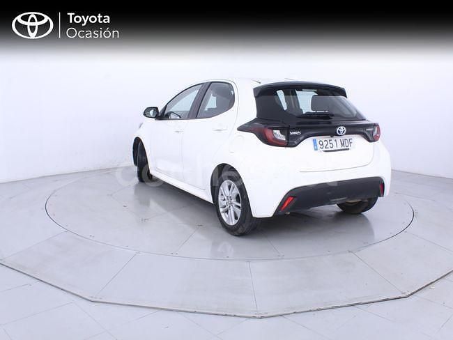 Usado Toyota Yaris Hybrid Business Edition 116 CV (85 kW) 2023 Blanco Berlina