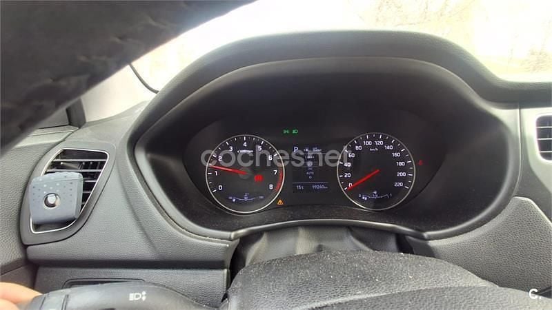 Usado Hyundai i20 100 CV (73 kW) 2020 Rojo Utilitario