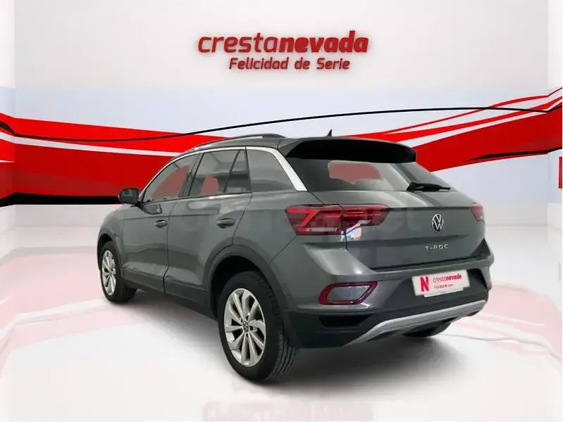 Usado VW T-Roc Life 150 CV (110 kW) 2022 Gris / plata SUV