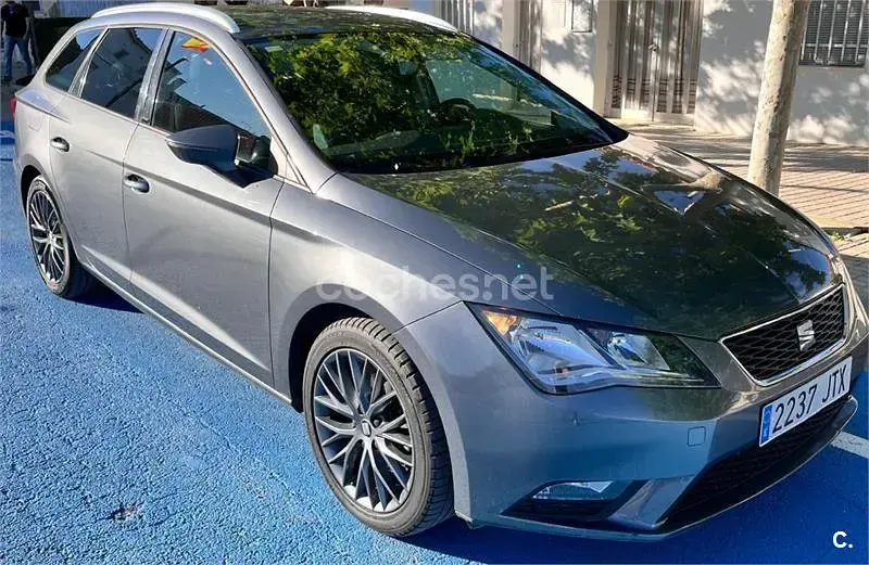 Usado Seat Leon ST CONNECT 150 CV (110 kW) 2016 Gris / plata Familiar