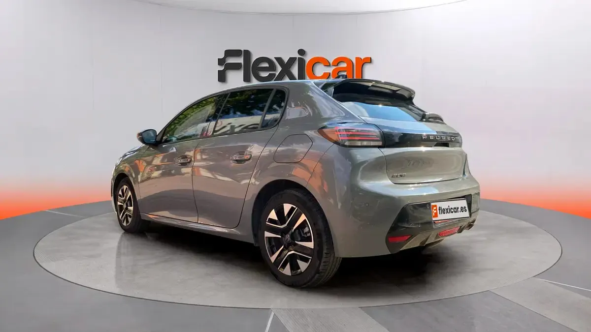 Usado Peugeot 208 Allure 101 CV (74 kW) 2025 Gris Utilitario