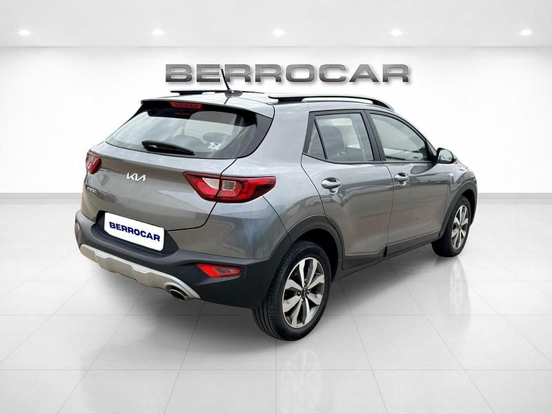 Usado Kia Stonic 84 CV (61 kW) 2023 Gris SUV