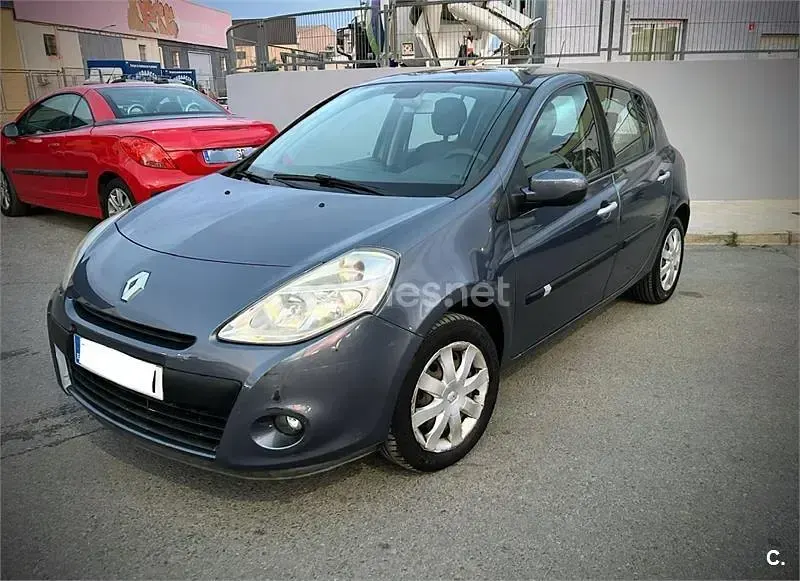Usado Renault Clio II Expression 70 CV (51 kW) 2010 Gris / plata Berlina