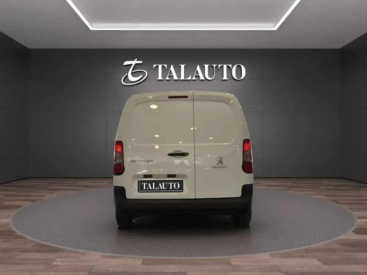 Usado Peugeot Partner 98 CV (72 kW) 2019 Blanco Monovolumen