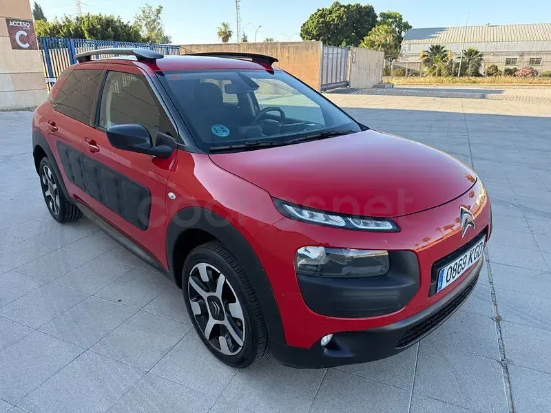Usado Citroën C4 Shine 100 CV (73 kW) 2017 Rojo Berlina