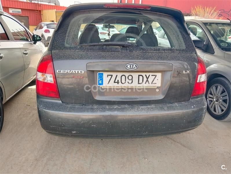 Usado Kia Cerato LX 105 CV (77 kW) 2006 Gris / plata Berlina