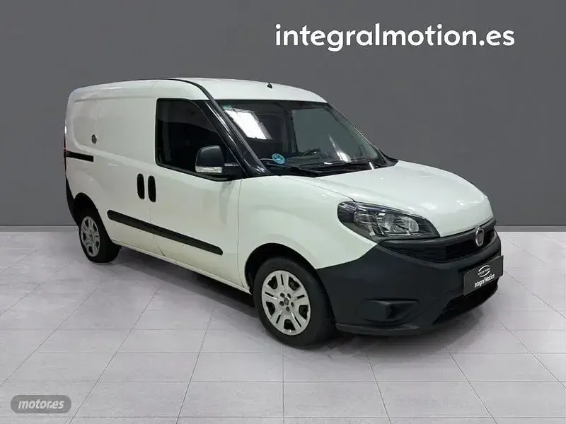 Usado Fiat Doblò 95 CV (69 kW) 2021 Blanco Monovolumen