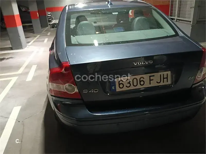 Usado Volvo S40 Kinetic 140 CV (102 kW) 2006 Gris / plata Berlina