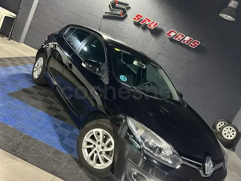 Usado Renault Mégane LIMITED 115 CV (84 kW) 2015 Negro Berlina