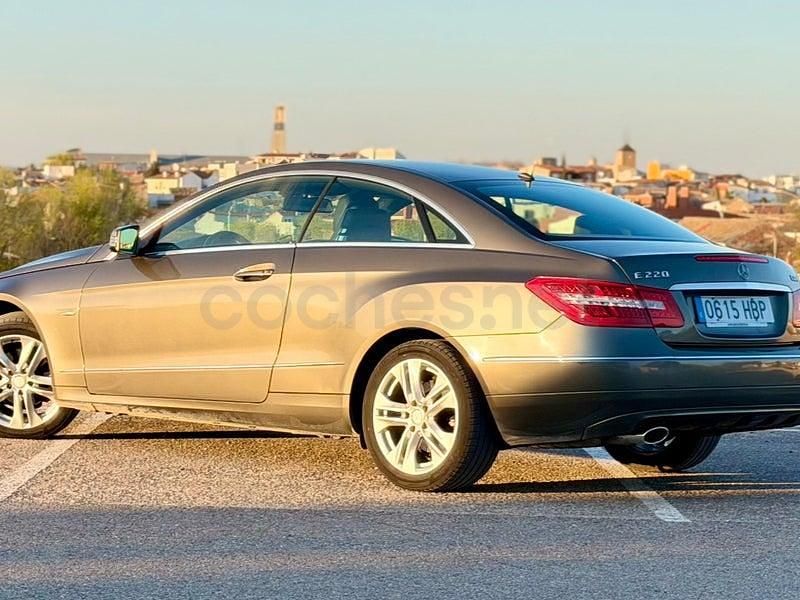 Usado Mercedes E220 170 CV (125 kW) 2011 Marrón Coupe