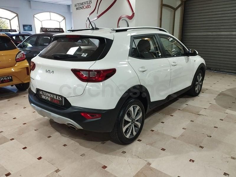 Usado Kia Stonic 84 CV (61 kW) 2023 Blanco SUV