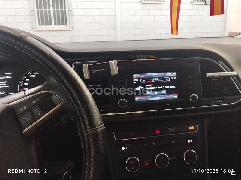 Usado Seat Leon Style 105 CV (77 kW) 2013 Negro Berlina