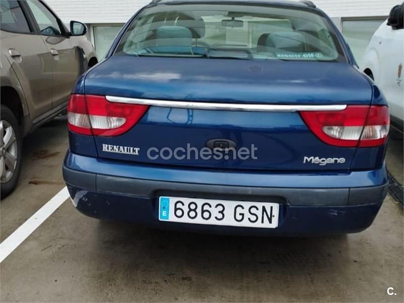 Usado Renault Mégane Authentique 110 CV (80 kW) 2000 Azul Berlina