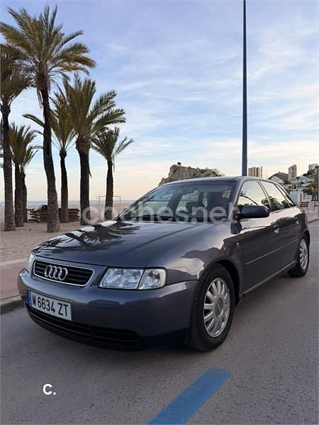 Usado Audi A3 Ambiente 125 CV (91 kW) 2000 Gris / plata Utilitario