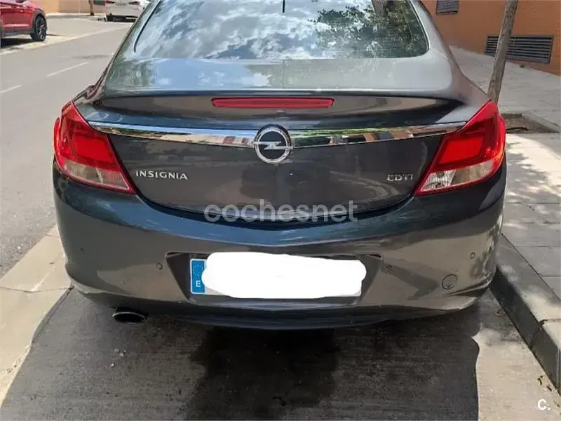 Usado Opel Insignia Sport 160 CV (117 kW) 2009 Gris / plata Berlina