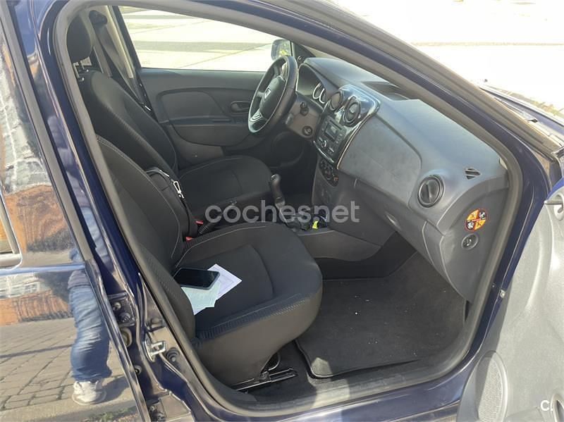 Usado Dacia Sandero Ambiance 73 HP (53 kW) 2017 Azul Sedan