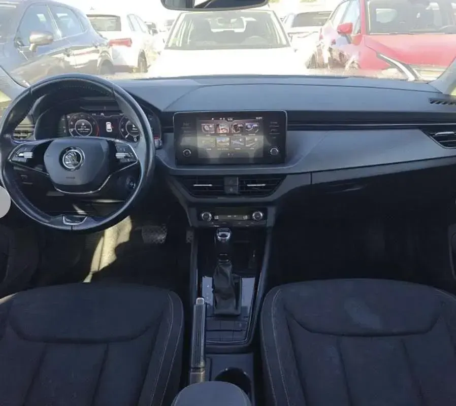 Usado Skoda Kamiq Ambition 110 CV (80 kW) 2021 Blanco SUV
