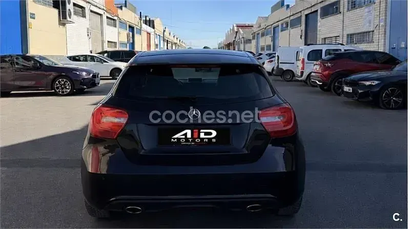 Usado Mercedes A180 Urban 122 CV (89 kW) 2015 Negro Berlina