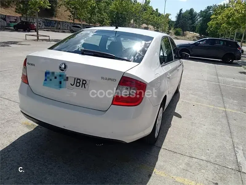 Usado Skoda Rapid Ambition 105 CV (77 kW) 2014 Blanco Utilitario