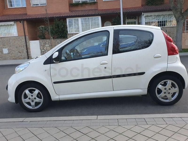 Usado Peugeot 107 Urban Move 68 CV (50 kW) 2008 Blanco Utilitario