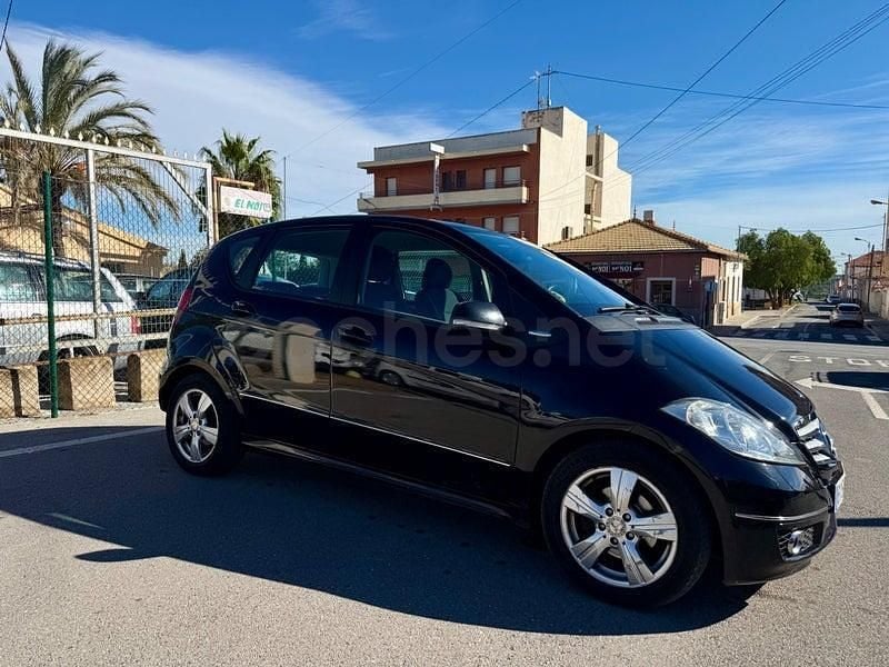 Usado Mercedes A180 Avantgarde 109 CV (80 kW) 2010 Negro Monovolumen