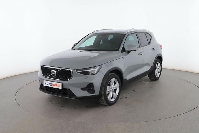 Gris Usado 2023 Volvo XC40 Core SUV | 32.899 € (Precio justo) - Imagen 1/3