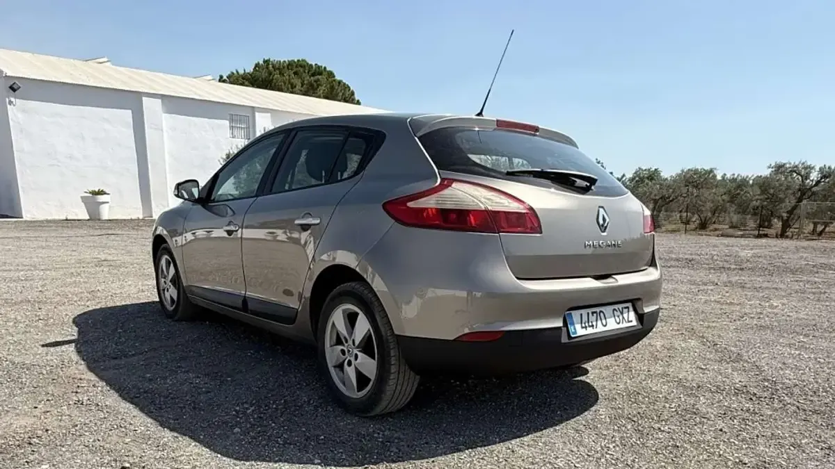 Usado Renault Mégane III Dynamique 111 CV (81 kW) 2010 Gris Utilitario