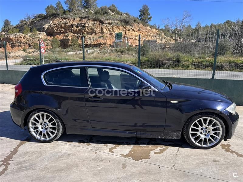 Negro Usado 2007 BMW 118 Utilitario | 4200 € (Buen precio) - Imagen 1/4