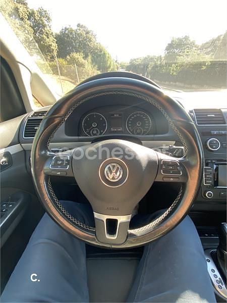 Usado VW Touran Sport 140 CV (102 kW) 2015 Gris / plata Monovolumen