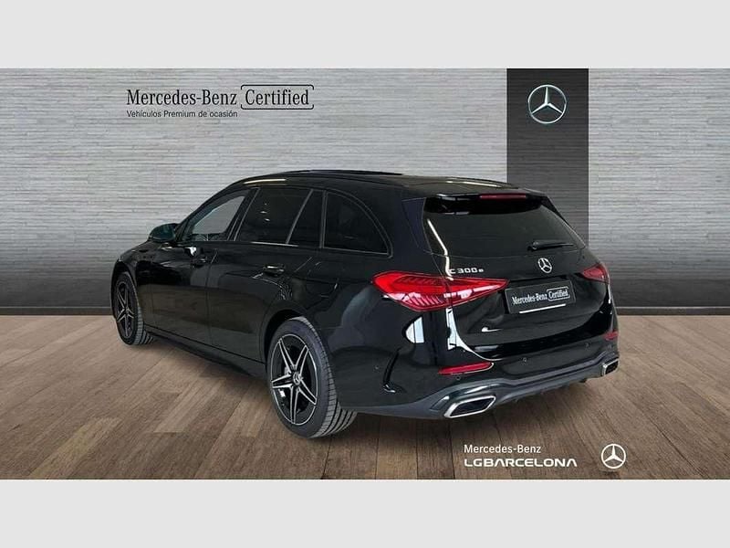 Usado Mercedes C300e AMG line 313 CV (230 kW) 2024 Negro Familiar