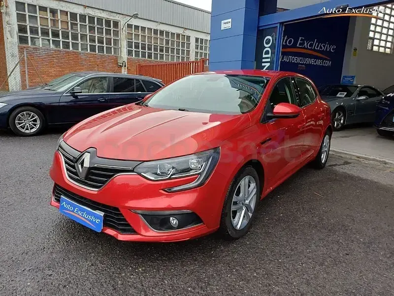 Usado Renault Mégane Intens 100 CV (73 kW) 2016 Rojo Berlina