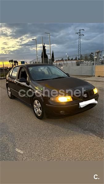 Usado Seat Leon Stella 105 CV (77 kW) 2004 Negro Utilitario