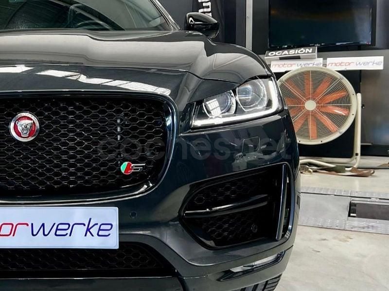 Usado Jaguar F-Pace R-Sport 300 CV (220 kW) 2016 Gris / plata SUV