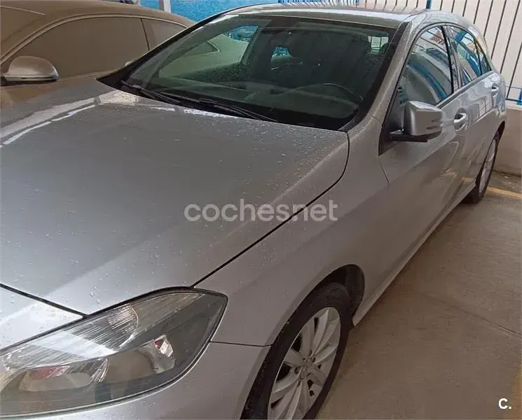 Usado Mercedes A180 Style 109 CV (80 kW) 2015 Gris / plata Berlina