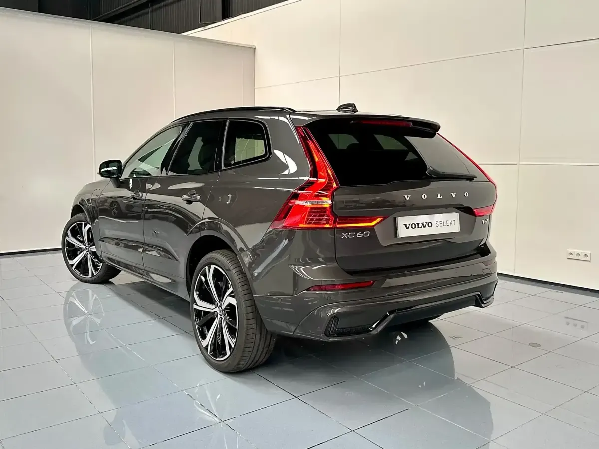 Usado Volvo XC60 Ultra 350 CV (257 kW) 2024 Gris / plata SUV
