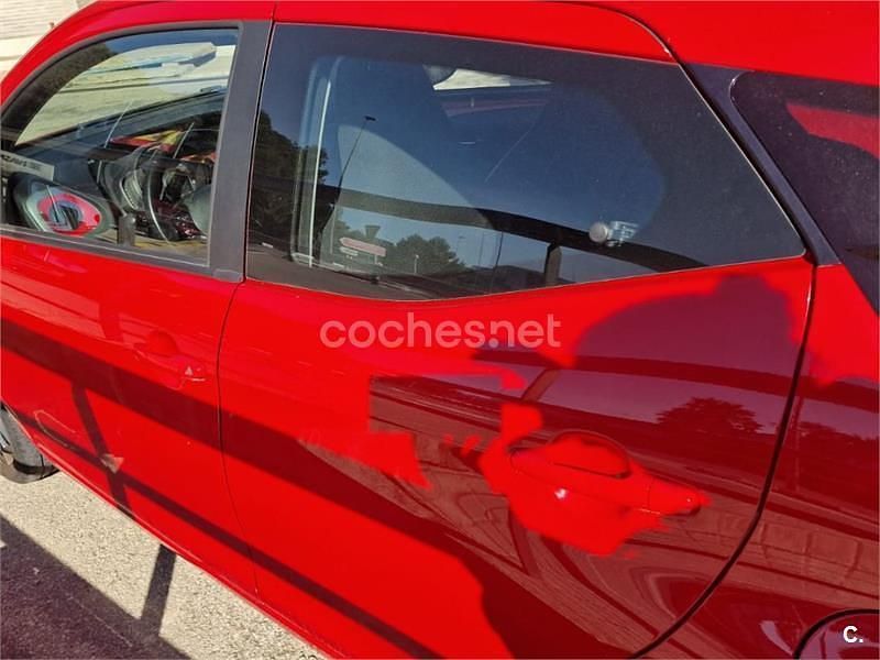 Usado Toyota Aygo X-play 72 CV (52 kW) 2020 Rojo Utilitario