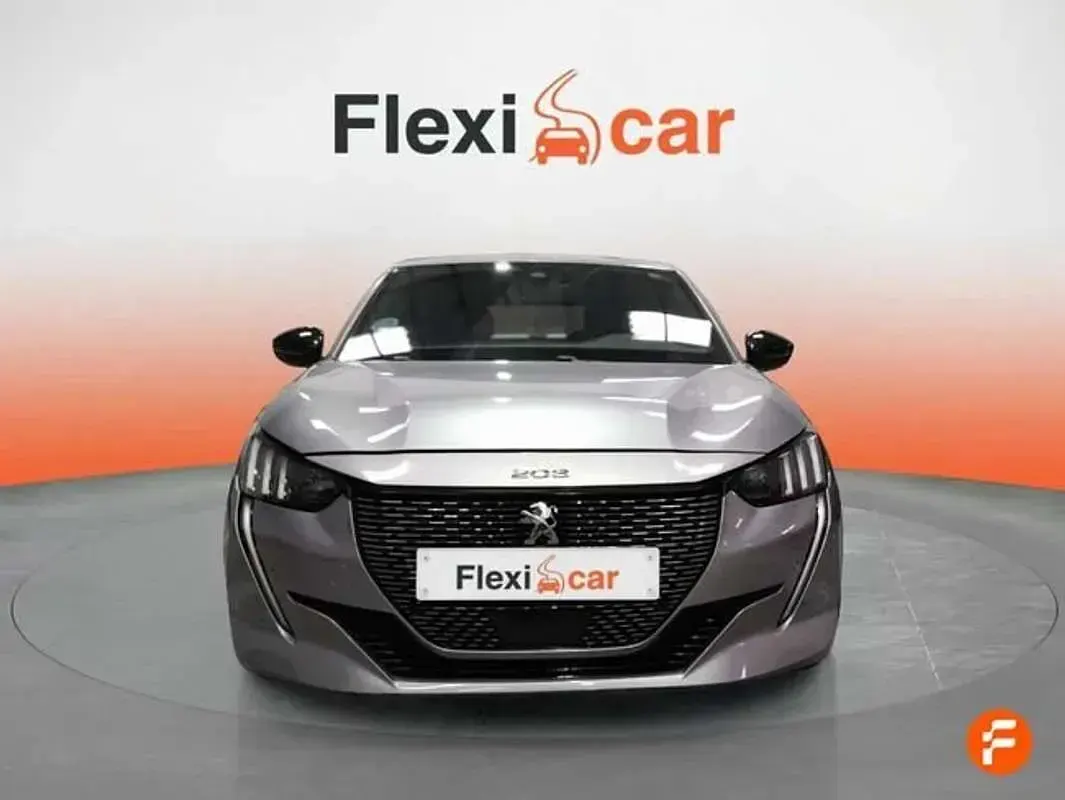 Usado Peugeot 208 GT 101 CV (74 kW) 2021 Gris Utilitario