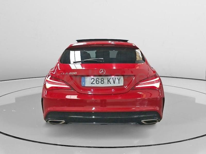 Usado Mercedes CLA200 Shooting Brake 163 CV (119 kW) 2019 Rojo Familiar