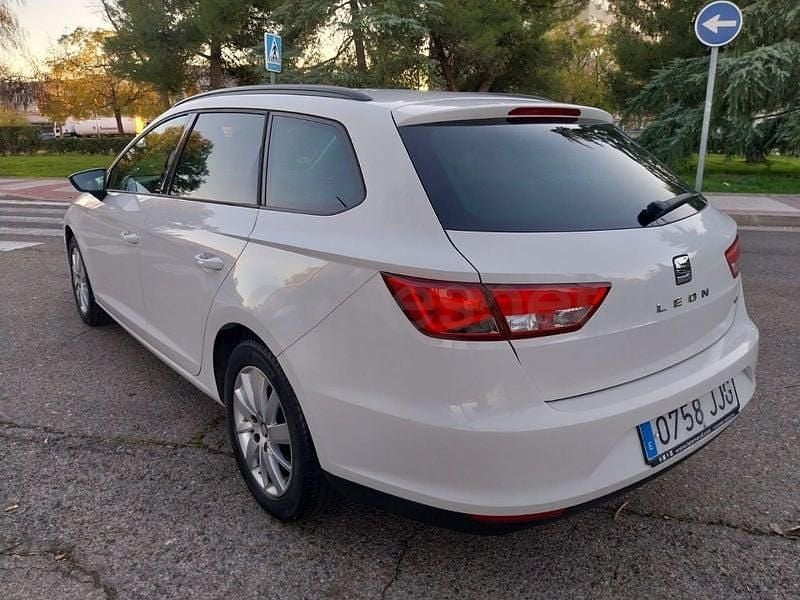 Usado Seat Leon CONNECT 110 CV (80 kW) 2015 Blanco Familiar