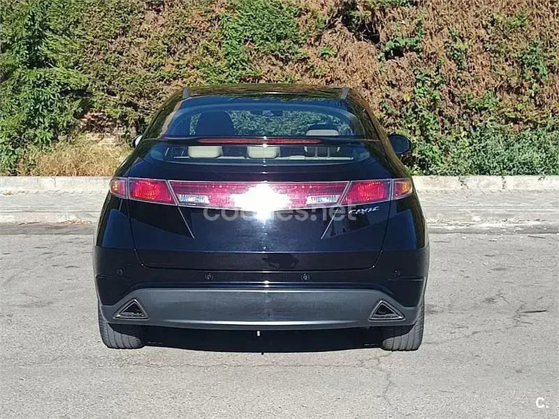Usado Honda Civic Executive 140 CV (102 kW) 2009 Negro Berlina