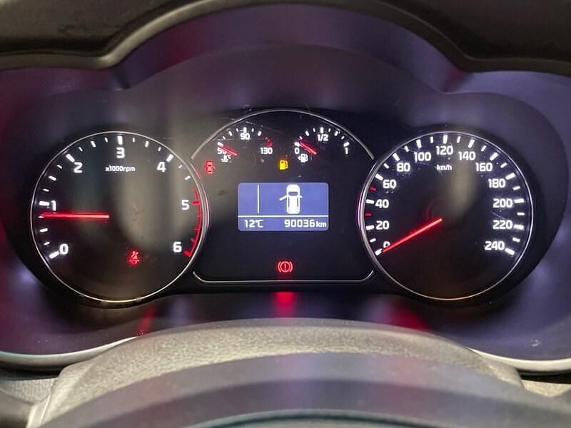 Usado Kia Carens 115 CV (84 kW) 2017 Blanco Monovolumen