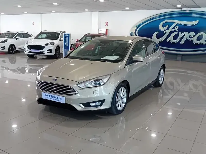Usado Ford Focus Titanium 115 CV (84 kW) 2014 Marrón Berlina