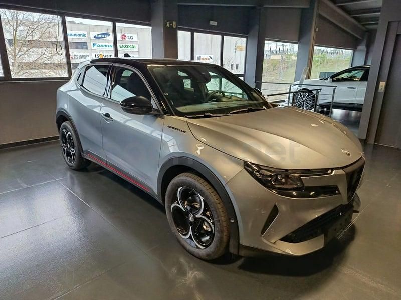Nuevo Alfa Romeo Junior Edizione Speciale 145 CV (106 kW) 2025 Gris / plata SUV